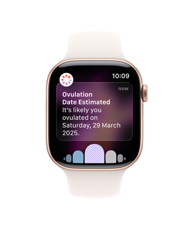 Apple Watch Series 11，玫瑰金色鋁金屬錶殼，展示排卵期推算通知，右側外觀：數碼錶冠，配搭淡胭脂色運動錶帶