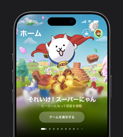 iPhone 17 Pro上に映し出されたApple Gamesの「ホーム」タブにおすすめのゲームが表示されている画像