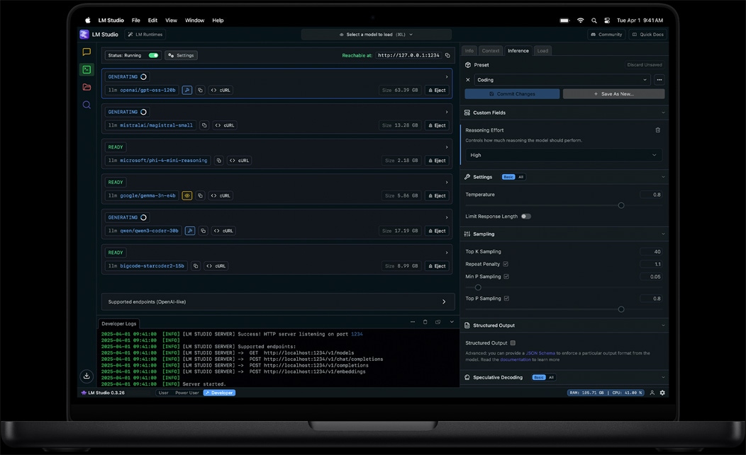 Екран MacBook Pro із зображенням LM Studio